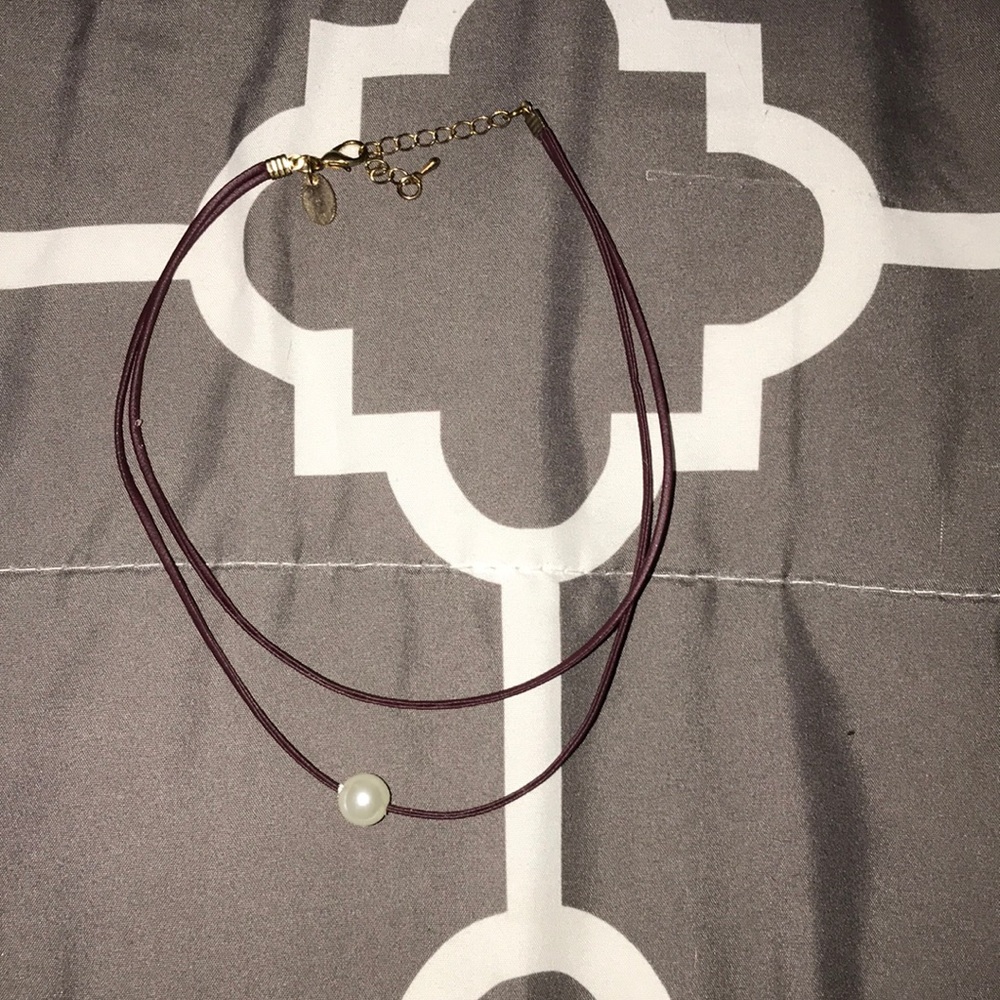 Pearl leather choker